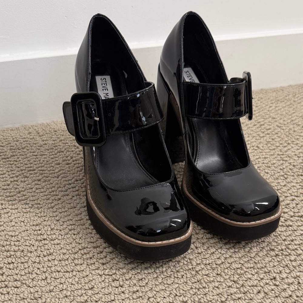 Steve Madden Black Patent Mary Jane Platform Pumps